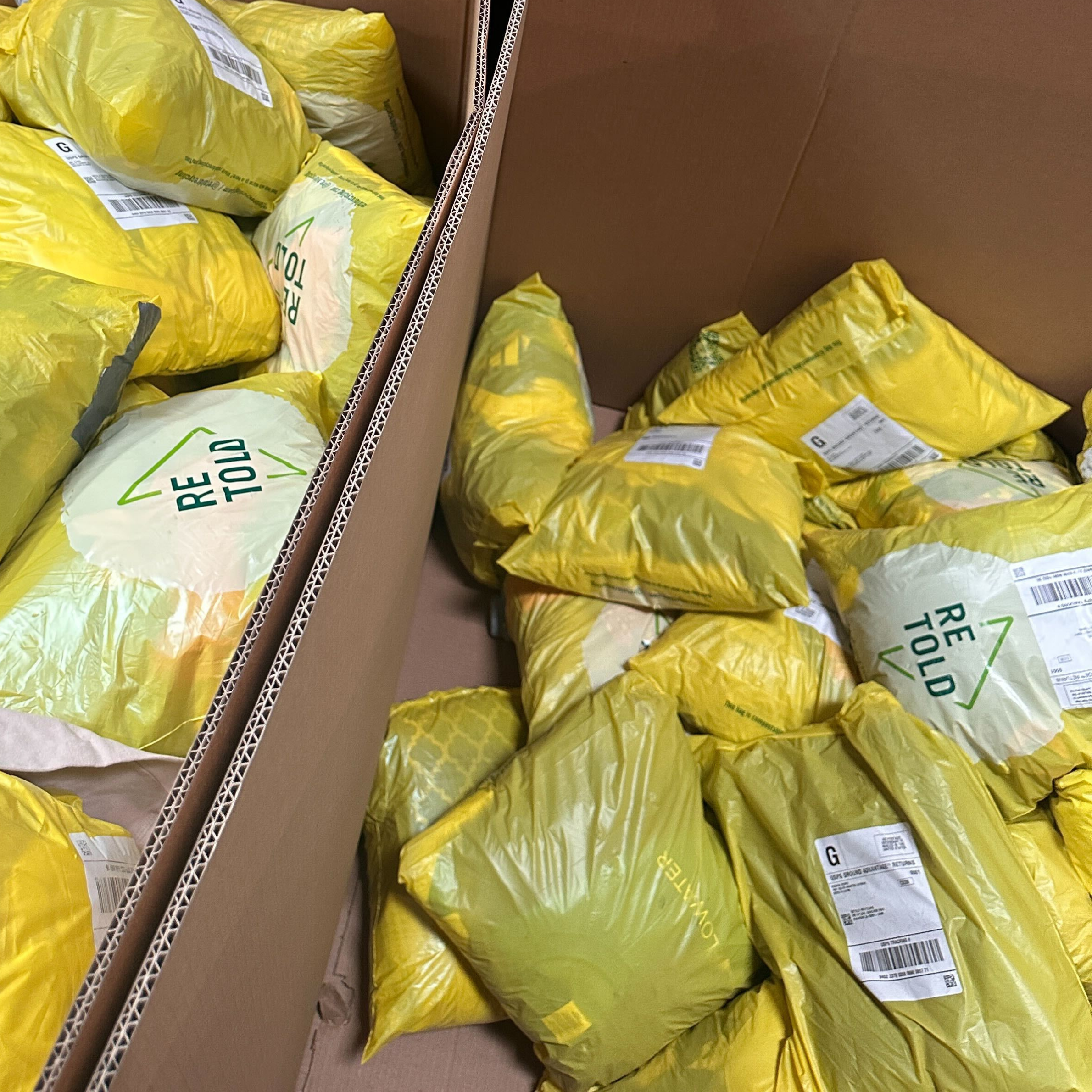 Yellow packages with 'RETOLD' branding in a cardboard box