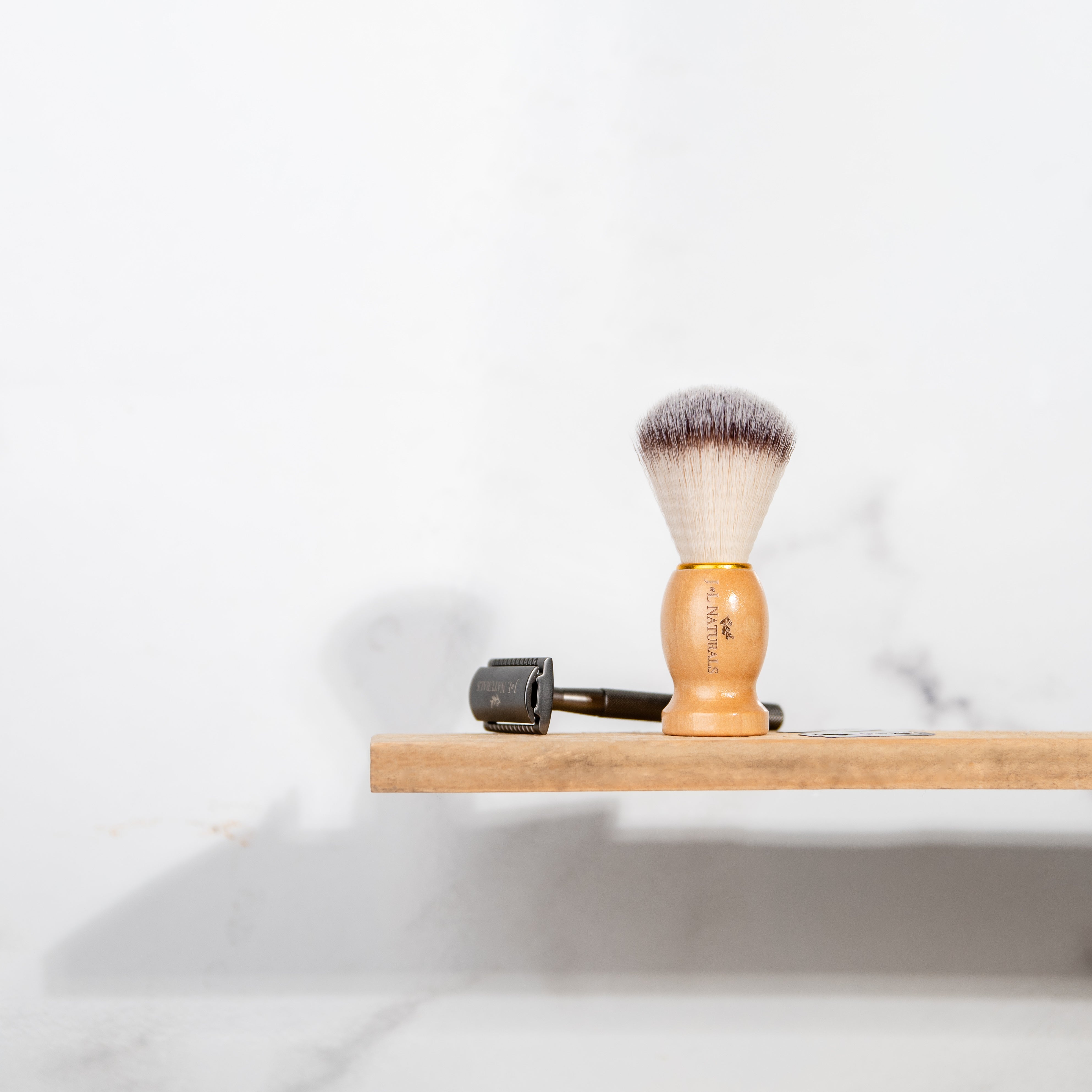 J&L Naturals: Shave Brush